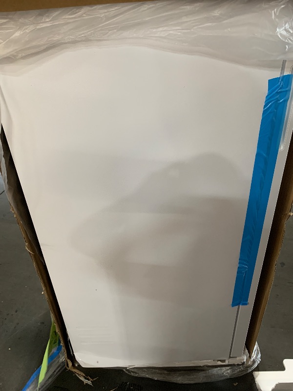 Photo 1 of ***TRUCK/TRAILER PICKUP ONLY***

BLACK+DECKER 21 Cu. Ft. Convertible Freezer Refrigerator, Upright Freezer or All Fridge with Glass Shelves, Reversible Door, R600a Refrigerant, ENERGY STAR rated, Frost Free, BUC2100JW, White
