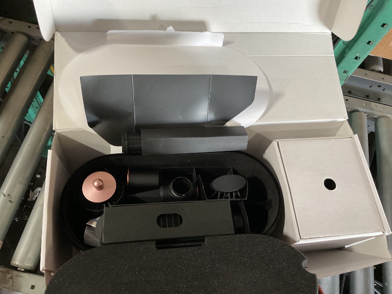 View 3 of ***USED MISSING PARTS***


Dyson Airwrap i.d.™ Multi-Styler