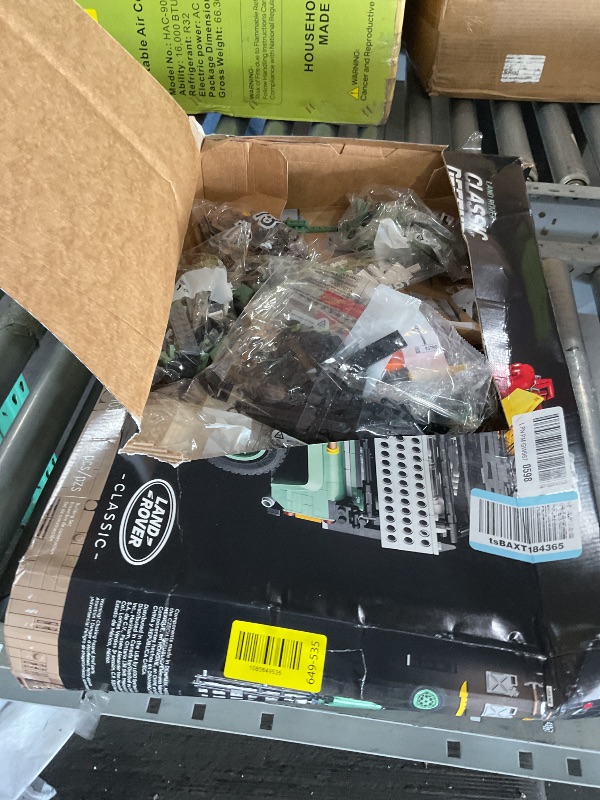 Photo 1 of ***MISSING BAG 5 AND 10***LEGO Icons Land Rover Classic Defender 90 - Building Set for Adults, Ages 18+ - Model Car Kit for Home Office, Desk Decor W/Realistic Details - Gift for Men & Women - 10317