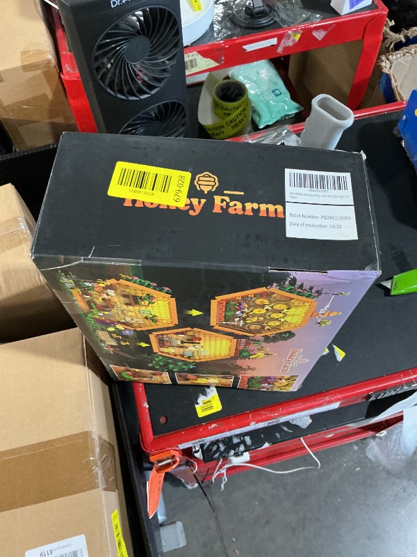 Photo 1 of ** factory sealed **
INSOON Bee House Building Set with Lights for Adults, Farm Treehouse Kit