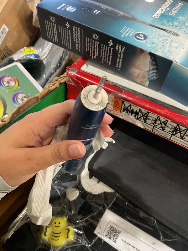View 4 of ***MISSING PARTS***MAJOR DAMAGE***
Philips Sonicare 6500 Sonic Electric Toothbrush