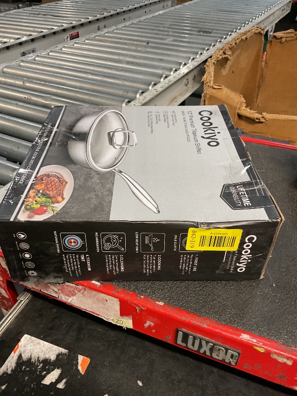View 4 of ***MINIR DAMAGE***
Cookiyo 12" Titanium Skillet