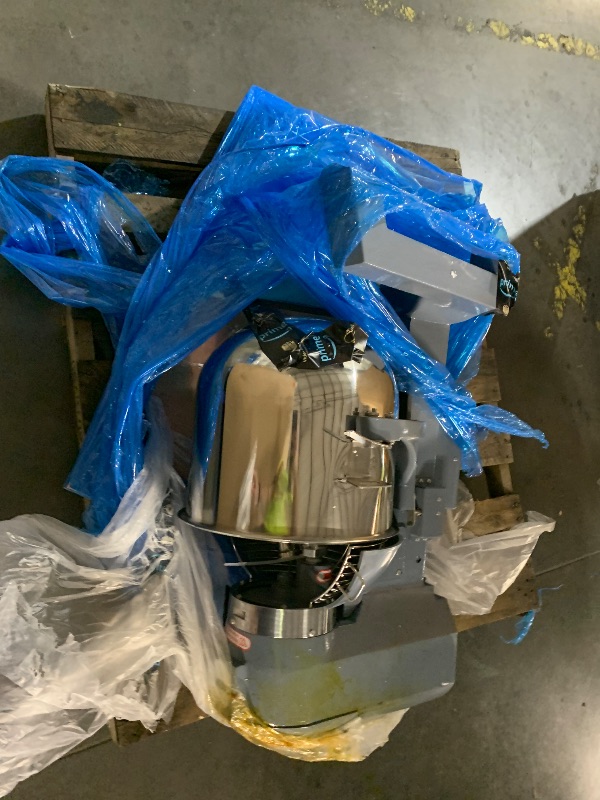 Photo 1 of ***DAMAGED - SEE NOTES/PICTURES*** VEVOR Commercial Food Mixer 15Qt, Commercial Mixer with 3 Adjustable Speeds, 550W Dough Mixer,Commercial Stand Mixer with Stainless Steel Bowl