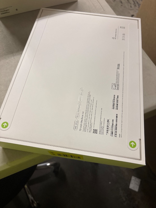 Photo 1 of Apple 2026 MacBook Air 13-inch Laptop with M5 chip: Built for AI, 13.6-inch Liquid Retina Display, 16GB Unified Memory, 512GB SSD, 12MP Center Stage Camera, Touch ID, Wi-Fi 7; Starlight
