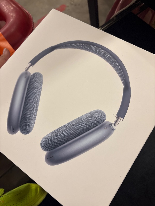 Photo 1 of AirPods Max 2 w Smart Case