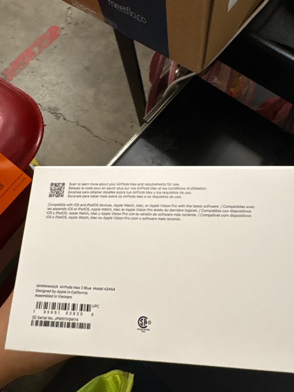 Photo 1 of AirPods Max 2 w Smart Case