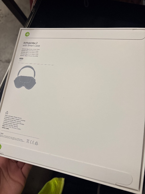 Photo 1 of AirPods Max 2 w Smart Case