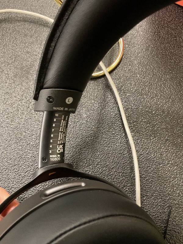 Photo 1 of Sony MDRZ1R Signature, Hi-Res Headphone, Black