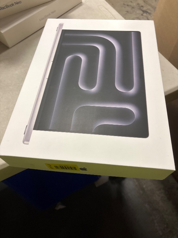 Photo 1 of Apple 2026 MacBook Pro Laptop with Apple M5 Pro chip with 18-core CPU and 20-core GPU: Built for AI, 16.2-inch Liquid Retina XDR Display, 24GB Unified Memory, 1TB SSD, Wi-Fi 7; Silver