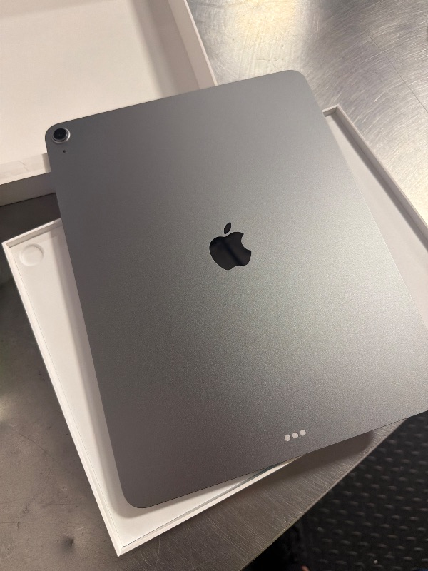 Photo 1 of iPad Air 13 inch