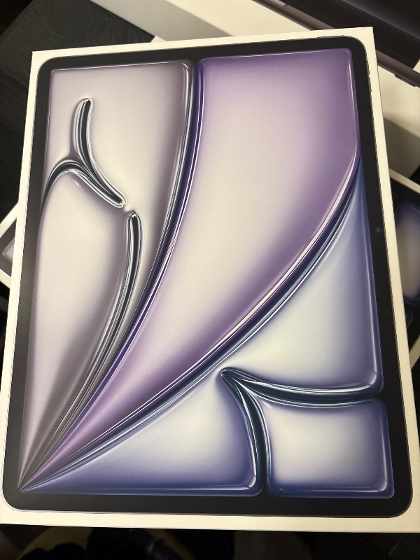 Photo 1 of iPad Air 13 inch 