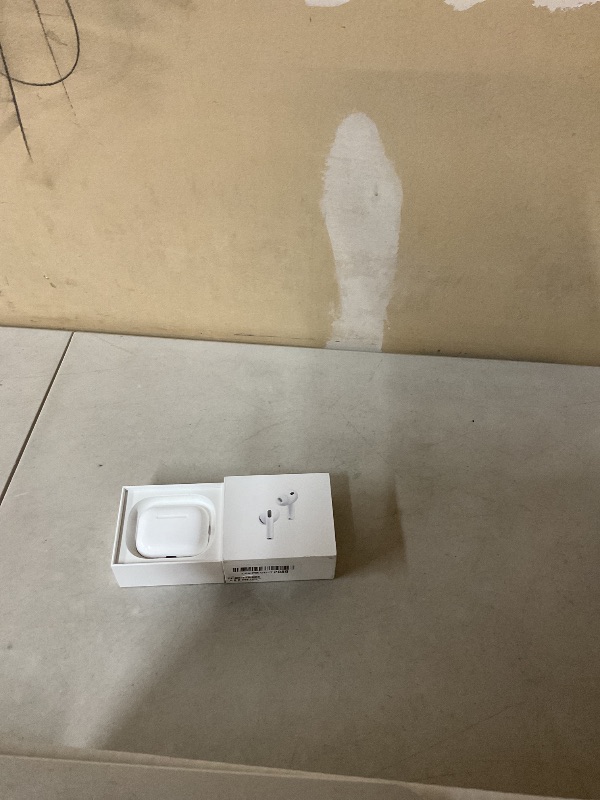 Photo 1 of Apple AirPods Pro 3 Wireless Earbuds