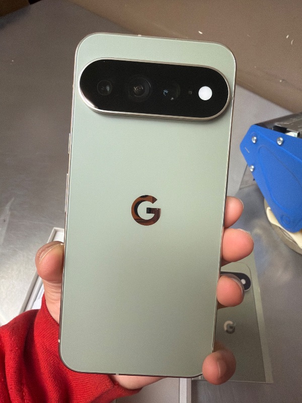 View 8 of OPENED FOR PICTURES………Google Pixel 11 Pro XL - Unlocked Smartphone, Gemini - 512 GB - Olive