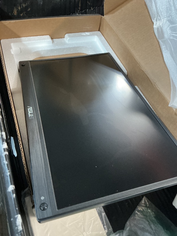 View 3 of ***cracked screen***
ASUS ZenScreen 15.6" FHD Portable Monitor