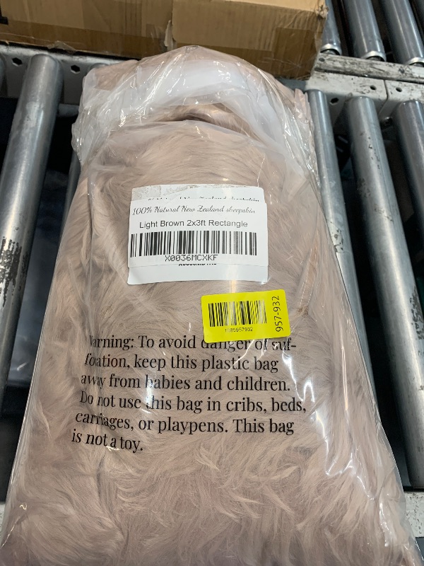 View 2 of ***STOCK PHOTO FOR REFERENCE ***Genuine New Zealand Sheepskin Rug Single Pelt/2'x 3'