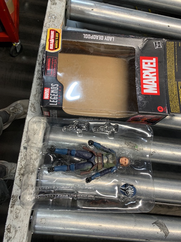 View 2 of *** RETURNED IN WRONG BOX AND WITH NO ACCESSORIES - ONLY FIGURE AND HELMET ***
Star Wars The Black Series Archive Bo-Katan Kryze 15-cm Action Figure