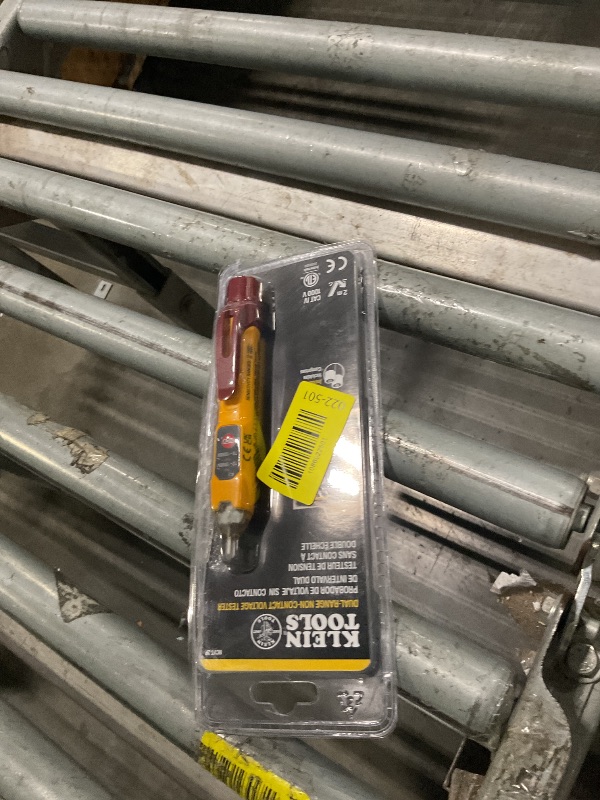 Photo 1 of ** NOT TURNING ON ** ** 8/8 SOLD AS PARTS// FINAL SALE***
Klein Tools NCVT2P Dual Range, Non-Contact Voltage Tester, 12-1000V AC, Visual and Audible Indicators, Auto Power Off