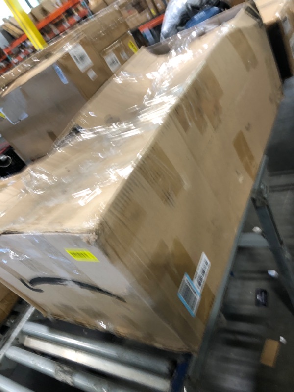 Photo 1 of *** USED MINOR DAMAGE ON BOTTOM **** It Luggage Circulator 32" Softside Checked 8 Wheel Expandable Spinner, Elephant Skin