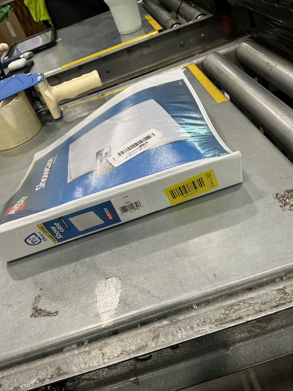 Photo 1 of *** BENT*** Avery Showcase 1.5" View Binder, White