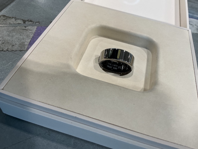 View 3 of [MISSING CHARGING CABLE] OURA Ring 5 Smart Ring - Silver - Size 6