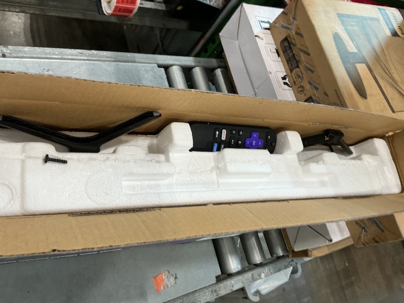 Photo 1 of [SOLD FOR PARTS] Roku 24" Select Series Smart HD TV