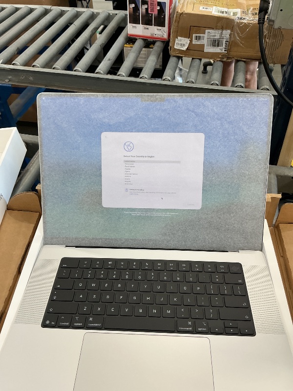 View 3 of Apple 2026 MacBook Pro 16.2" M5 Max 48GB RAM 2TB SSD