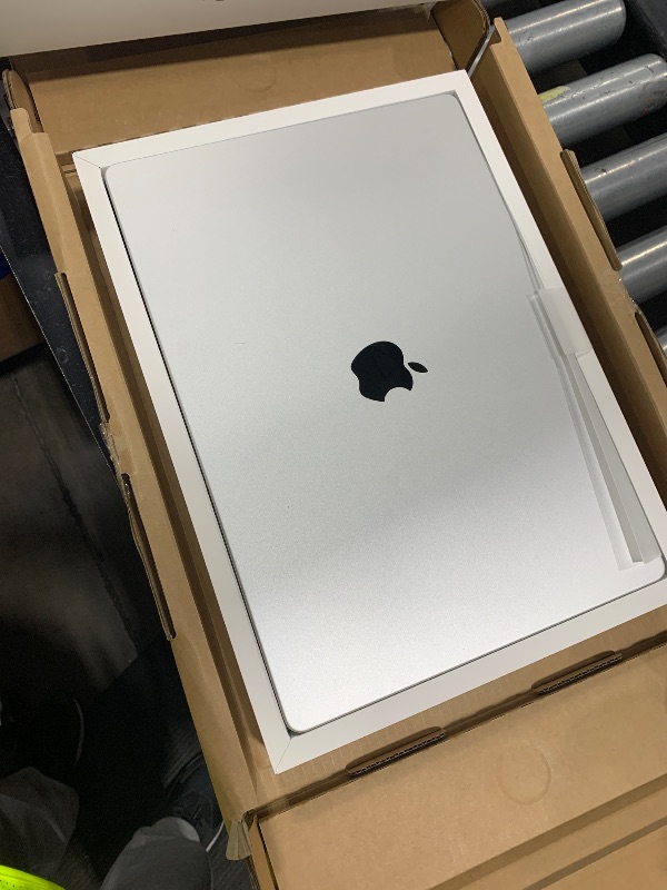 Photo 1 of Apple 2026 MacBook Pro 16.2" M5 Max 48GB RAM 2TB SSD