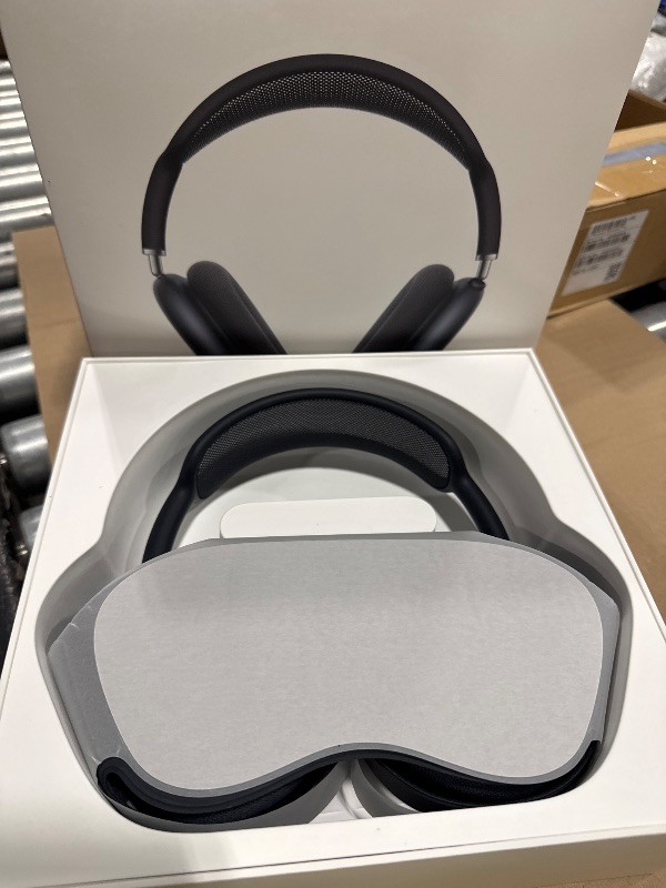 Photo 1 of Apple AirPods Max 2 Wireless Over-Ear Headphones – Midnight
