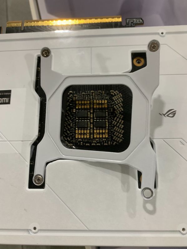 Photo 1 of ASUS ROG Astral GeForce RTX 5090 32GB GDDR7 White OC Edition Graphics Card