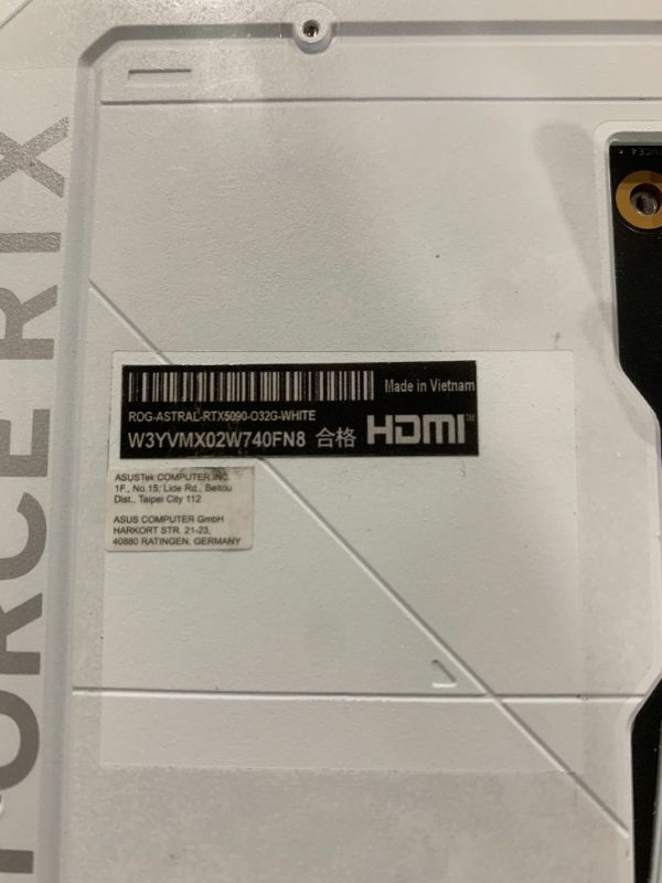 Photo 1 of ASUS ROG Astral GeForce RTX 5090 32GB GDDR7 White OC Edition Graphics Card