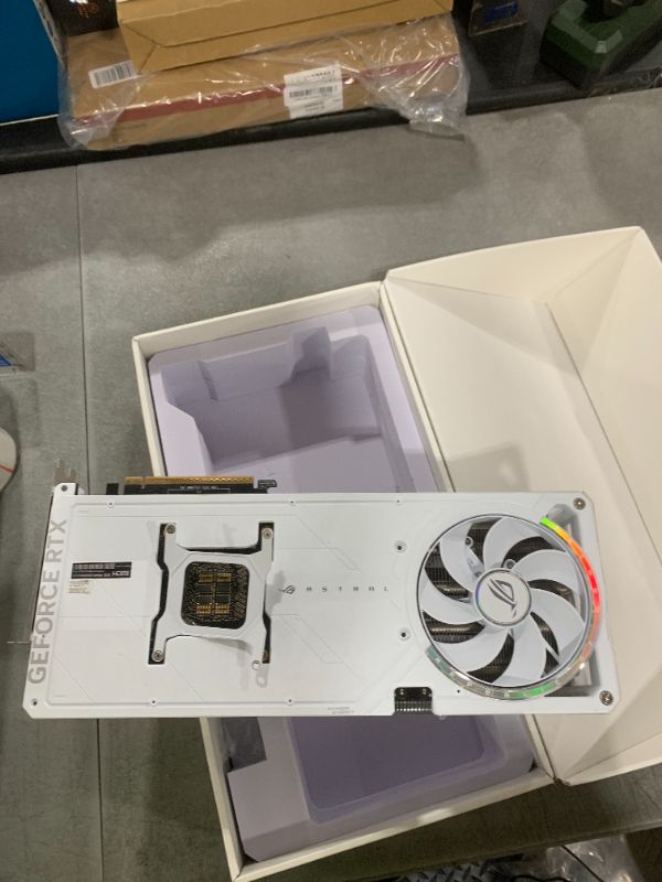 Photo 1 of ASUS ROG Astral GeForce RTX 5090 32GB GDDR7 White OC Edition Graphics Card