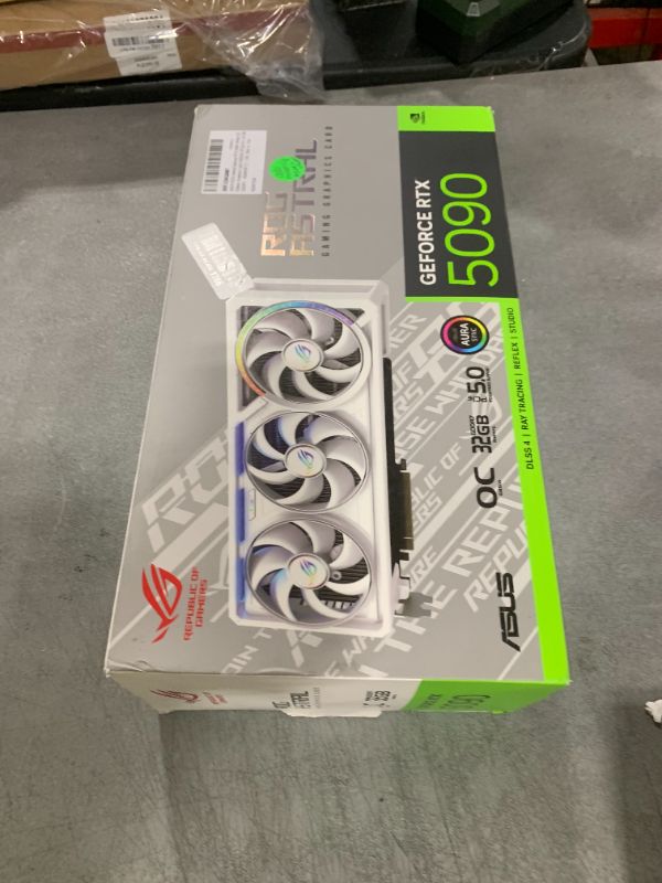 Photo 1 of ASUS ROG Astral GeForce RTX 5090 32GB GDDR7 White OC Edition Graphics Card