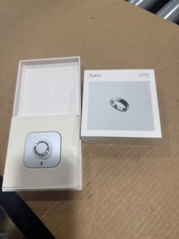 Photo 1 of OURA Ring 5 Smart Ring - Silver - Size 6
