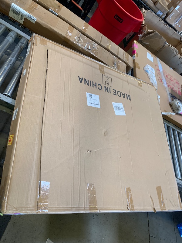 Photo 1 of vinyl wind window