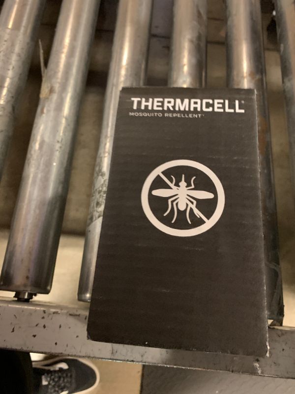 Photo 1 of Thermacell E-ZoneGuard Patio Max Mosquito Repellent 12Hr Bat + Chrging Dock