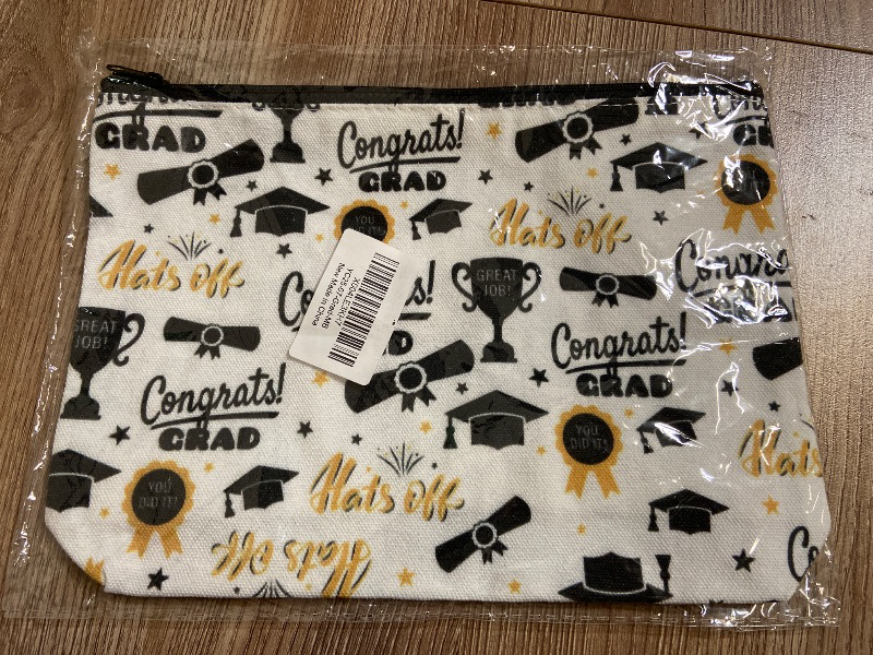 Photo 1 of graduation-themed makeup bag featuring a "Congrats Grad" pattern, 25cm long, 19cm wide, and 5cm high.