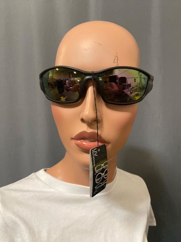 View 1 of  POLARIZED wrap sunglasses in the "SKIPPER" style, featuring a black frame and mirror lenses.