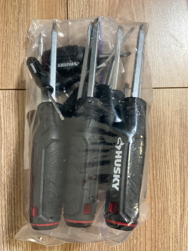 Photo 1 of 14-piece Husky screwdriver set featuring dual-material handles and magnetic tips.