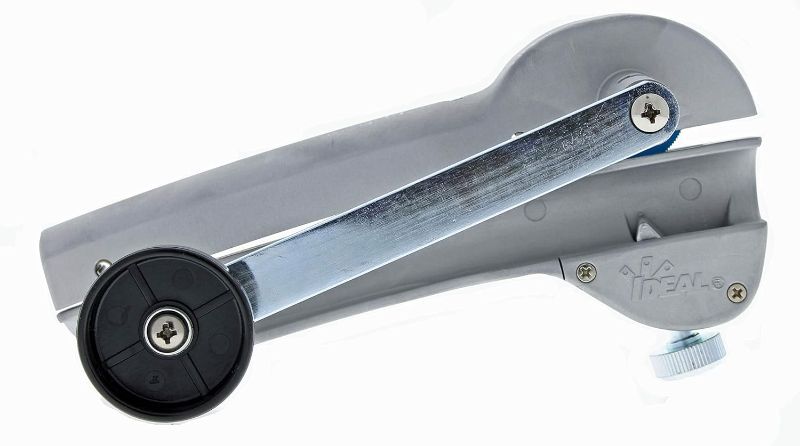 Photo 1 of Ideal 35-782 Sir Nickless Armored Cable Cutter, accompanied by a replacement pack of Seatek B-102 rotary blades