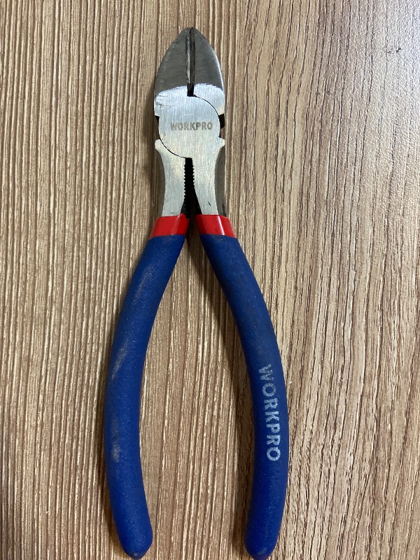 Photo 1 of 6in WORKPRO Diagonal Cutting Plier (side cutter) featuring blue and red cushion-grip handles.