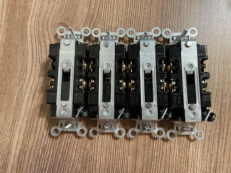 Photo 1 of 4pc duplex receptacle 20A 125V blue Specification grade