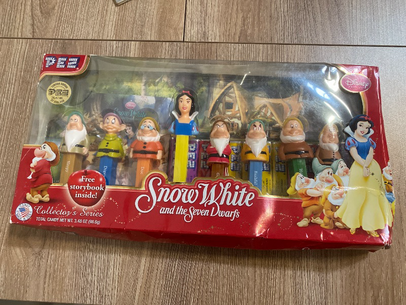 Photo 1 of Pez Snow White & The Seven Dwarfs