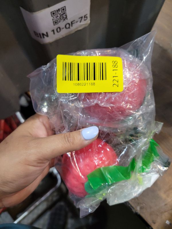 Photo 1 of 2pcs Squeezable Strawberry Toy,Squeezable Fruit Ball Realistic Strawberry Model Squishy Ultra Moldable Slow Rise Party Favor Pressure Release,Suitable for Adult use in Offices and Homes