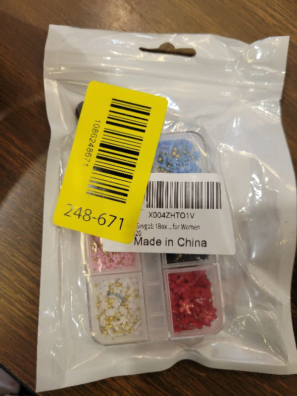 Photo 1 of 1 Box 6 Color Holographic Flower Nail Glitter Colorful Petal Nail Sequins 3D Red Purple Nail Flakes Sparkly Powder Flakes Shiny Nail Glitter Gold Beads Nail Sequins Glitter for Nails Art 6 Grids