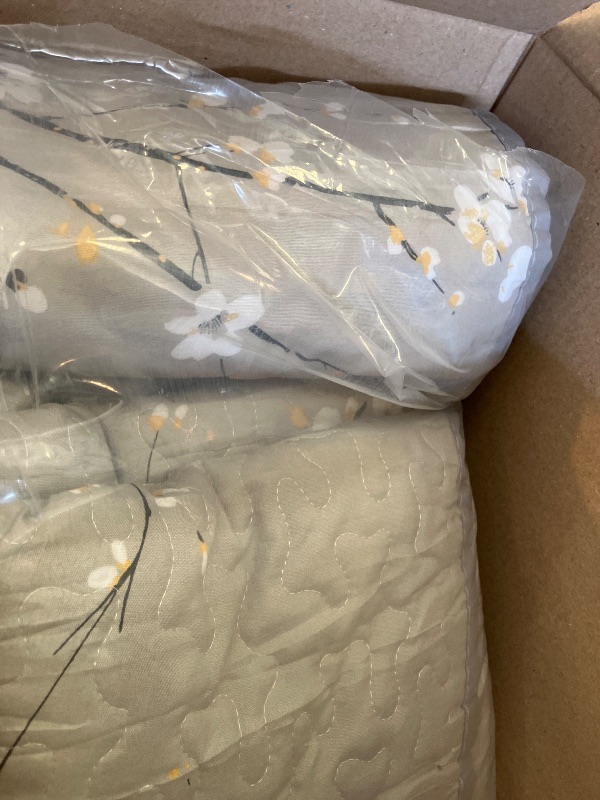 Photo 1 of 3 Piece Reversible Quilt Set Gray Branch with White Orange Floral King Size 102x88 Soft Microfiber Lightweight Coverlet Bedspread Summer Comforter Set Bed Cover for All Season (1 Quilt+ 2 Shams)