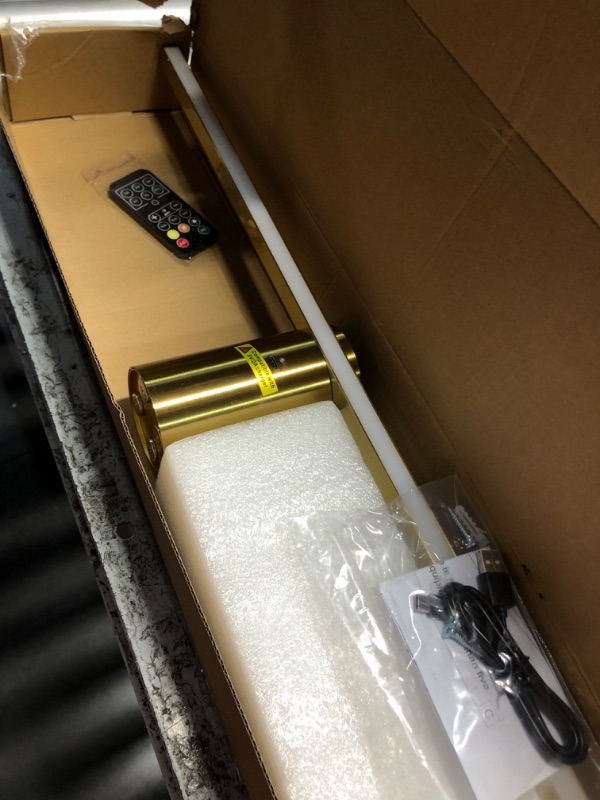 Photo 1 of ***MISSING PARTS***

ZitoStory Battery Operated Picture Light for wall with Remote,Minimalism Wireless Dimmable Art Lights for Paintings Rechargeable Gallery Light Artwork Lighting for Canvas, Portrait (Gold,23'' Inch)