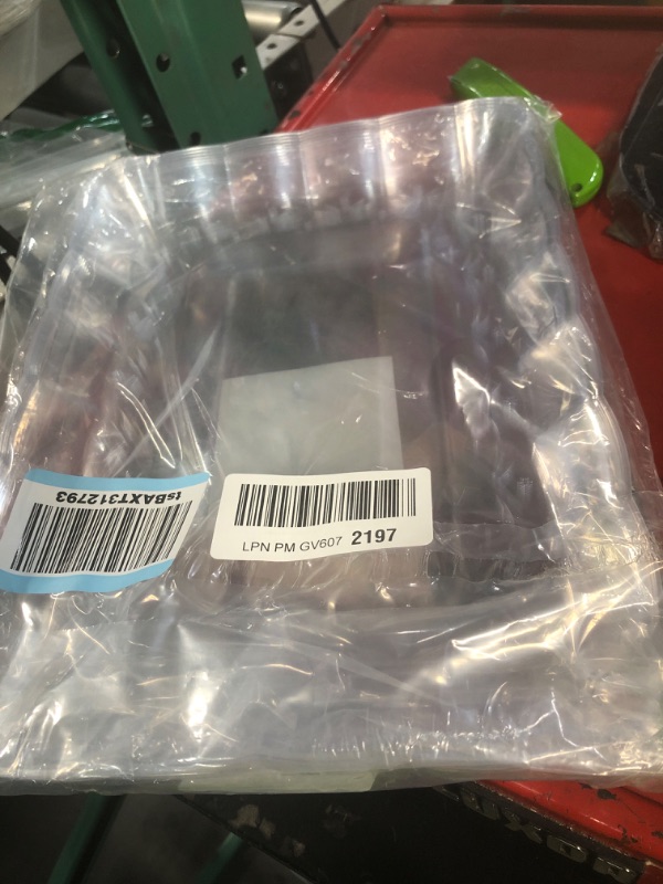 Photo 1 of plastic clear serving trays 6pk