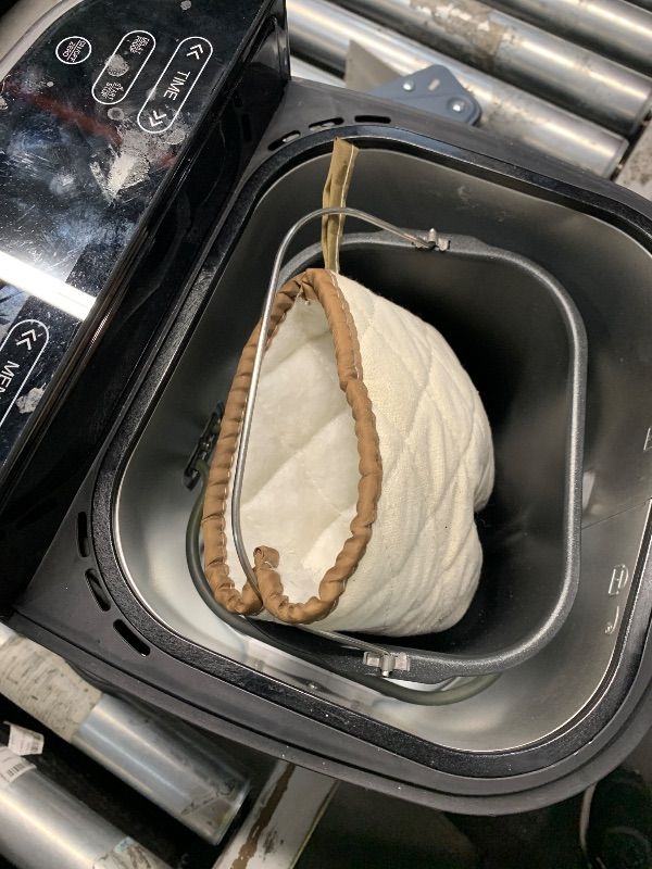 Photo 1 of ***Missing Bottom*** ***Mitten Included***
LCKSMAL 2.5LB Bread Maker with Built-in Electronic Scale, 25-in-1 Bread Machine, Beginner-Friendly with Adjustable Baking & Fermentation, Non-Stick Easy-Clean Pan, Quiet, 15H Delay, Recipes, White