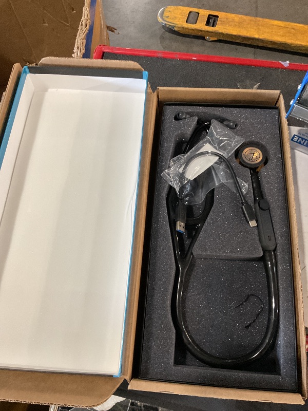 View 3 of ** may or may not work **
3M Littmann CORE Digital Stethoscope (8870)