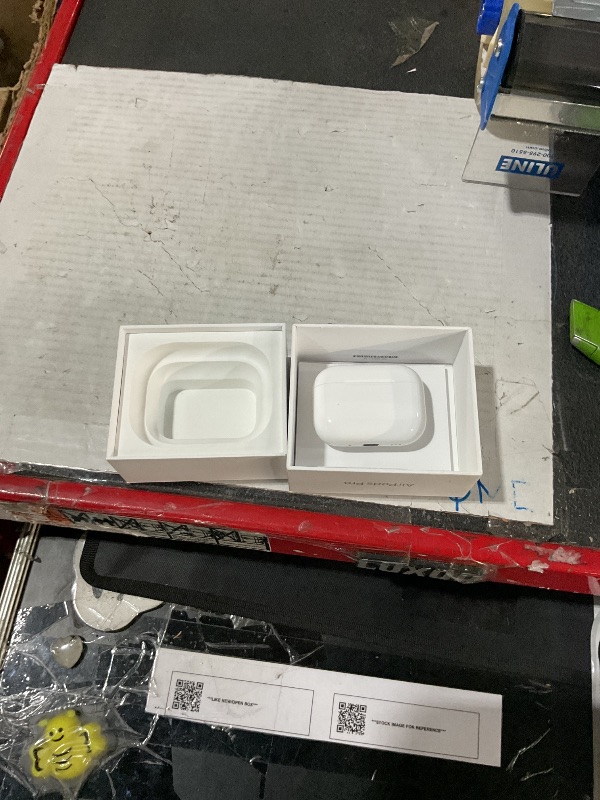View 4 of ***LOCKED AND MISSING PARTS***
Apple AirPods Pro 3 Wireless Earbuds